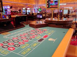 Antarmuka aplikasi betnation777 di perangkat Android dengan menu sportsbook dan live casino